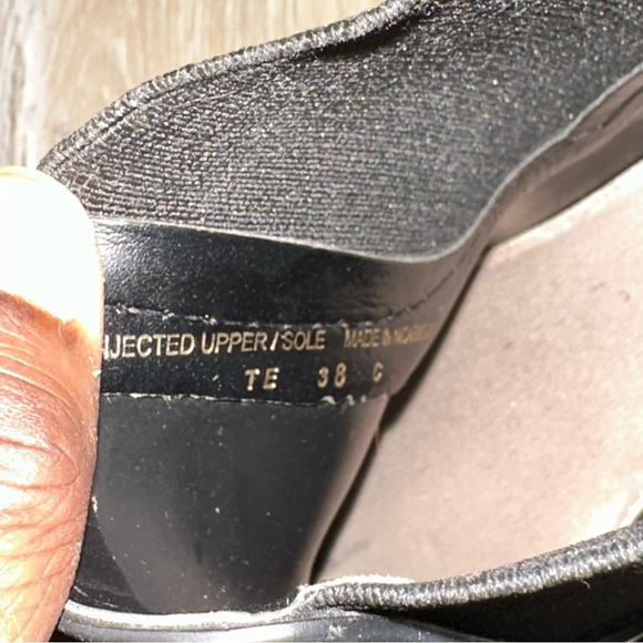 Bernardo Briton Women’s Rain Chelsea Boot Black Size 9 Bow Tie Preppy Casual - Picture 12 of 16